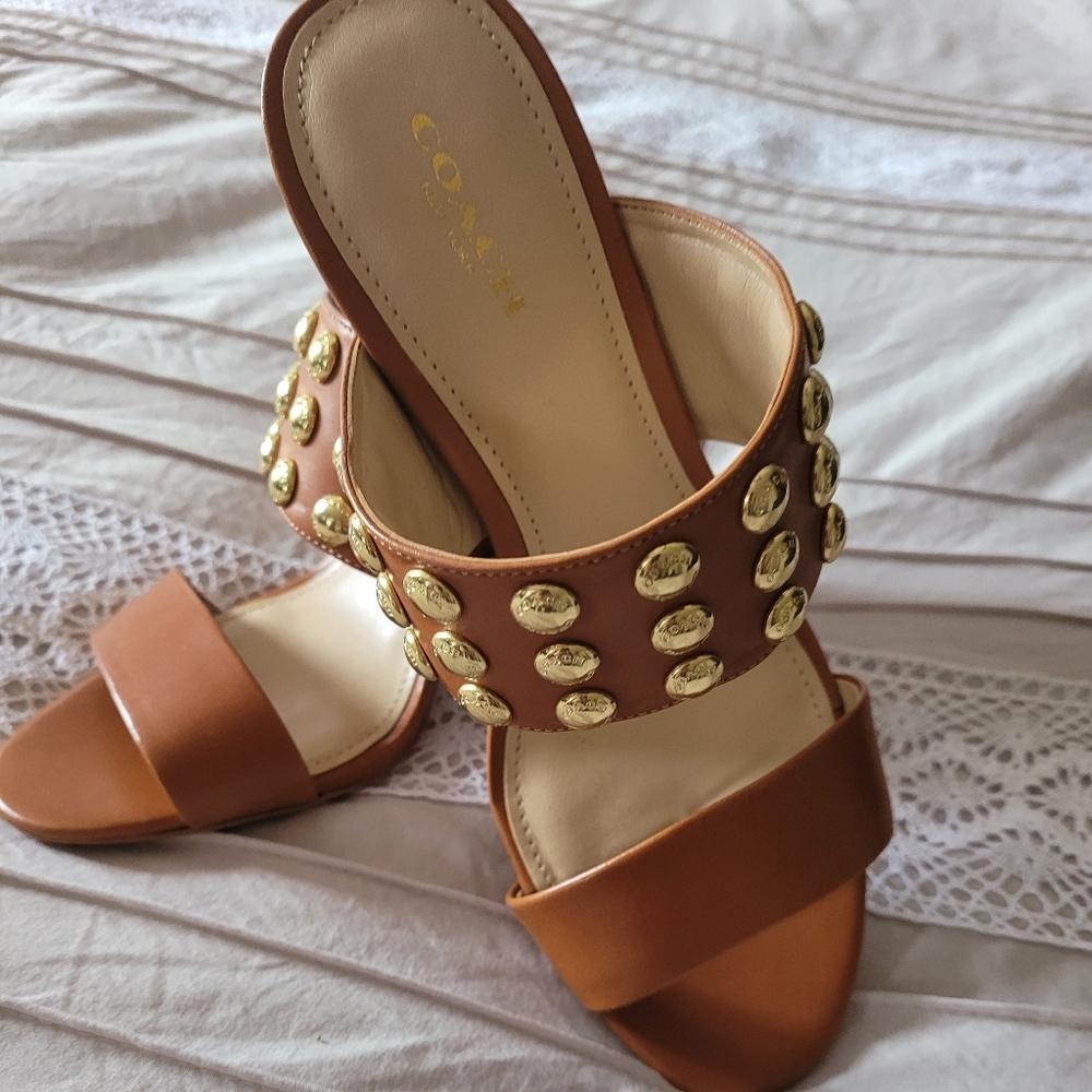 Coach Sandels - Picture 4 of 8